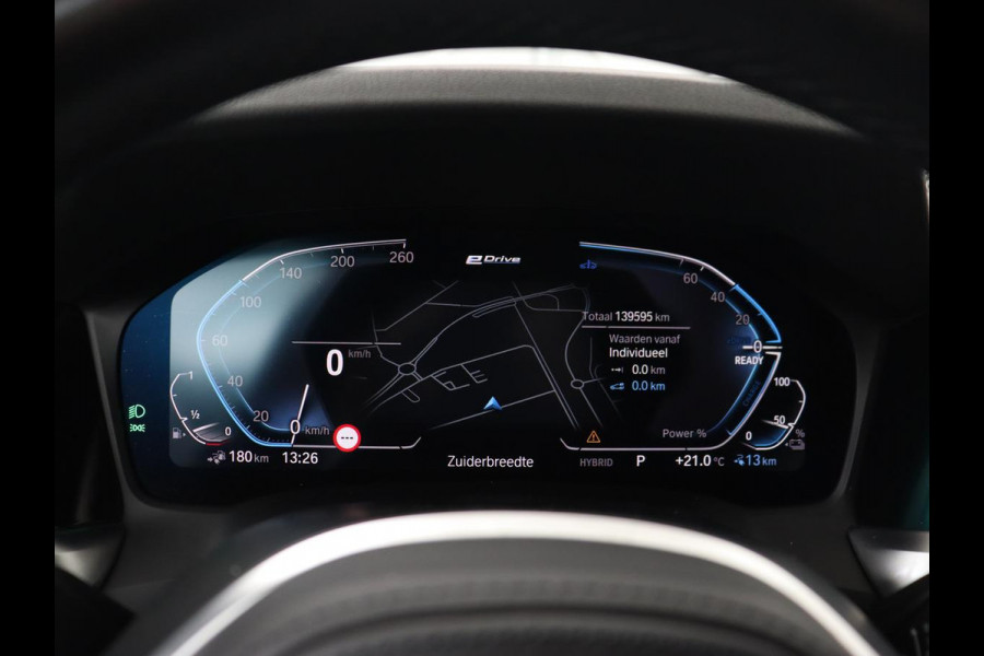 BMW 3-serie 330e eDrive Edition | Leder | Adaptive cruise | Stoelverwarming | Camera | Sport Line | Carplay | Sportstoelen | Live Cockpit | Keyless | Navigatie | Climate control