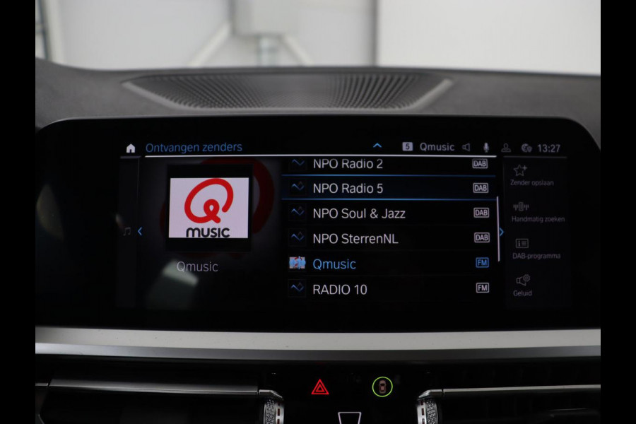 BMW 3-serie 330e eDrive Edition | Leder | Adaptive cruise | Stoelverwarming | Camera | Sport Line | Carplay | Sportstoelen | Live Cockpit | Keyless | Navigatie | Climate control