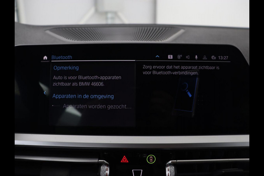 BMW 3-serie 330e eDrive Edition | Leder | Adaptive cruise | Stoelverwarming | Camera | Sport Line | Carplay | Sportstoelen | Live Cockpit | Keyless | Navigatie | Climate control