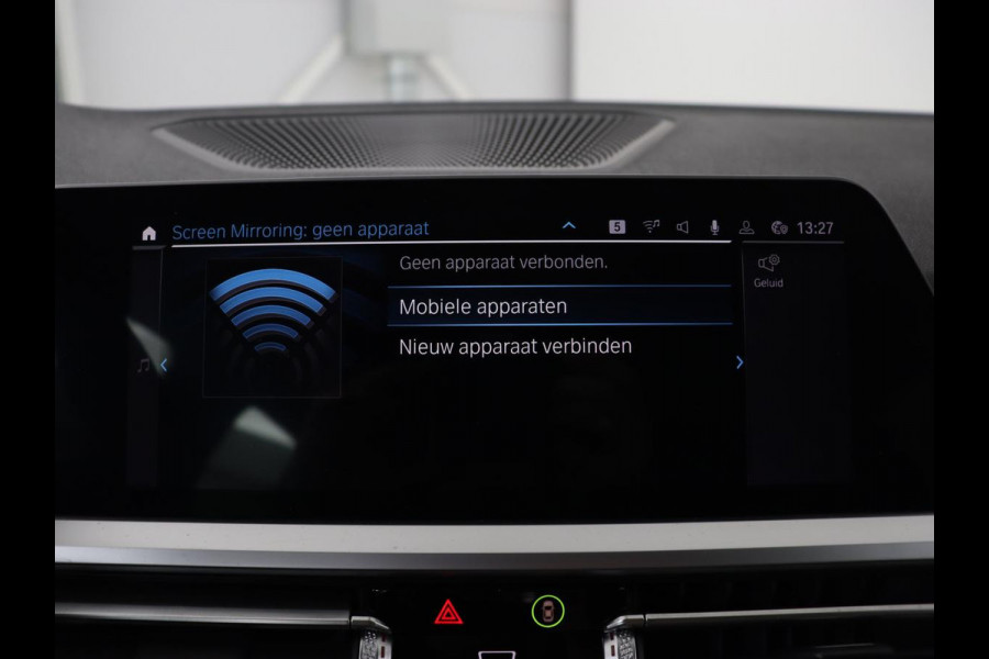 BMW 3-serie 330e eDrive Edition | Leder | Adaptive cruise | Stoelverwarming | Camera | Sport Line | Carplay | Sportstoelen | Live Cockpit | Keyless | Navigatie | Climate control