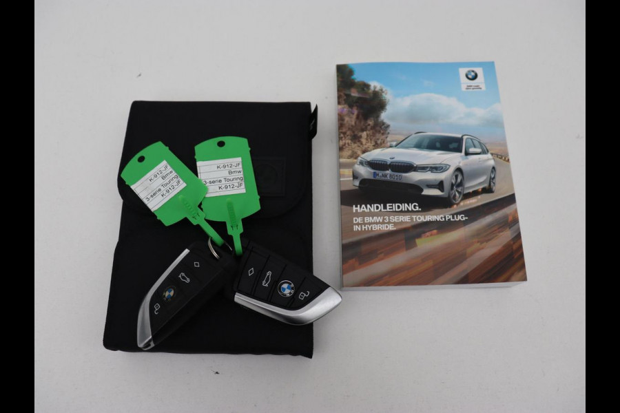 BMW 3-serie 330e eDrive Edition | Leder | Adaptive cruise | Stoelverwarming | Camera | Sport Line | Carplay | Sportstoelen | Live Cockpit | Keyless | Navigatie | Climate control
