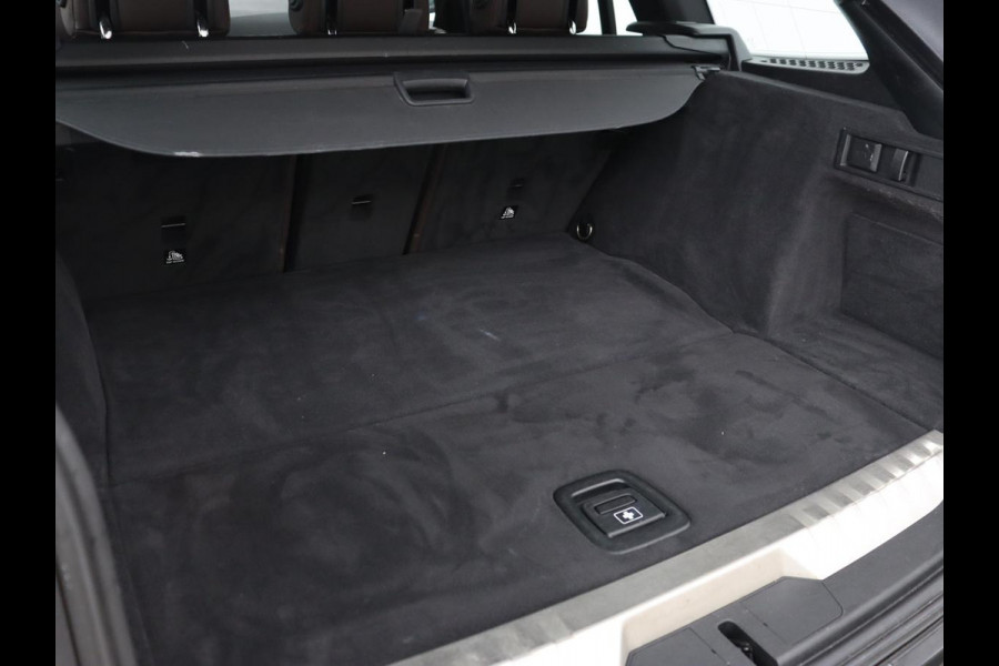 BMW 3-serie 330e eDrive Edition | Leder | Adaptive cruise | Stoelverwarming | Camera | Sport Line | Carplay | Sportstoelen | Live Cockpit | Keyless | Navigatie | Climate control