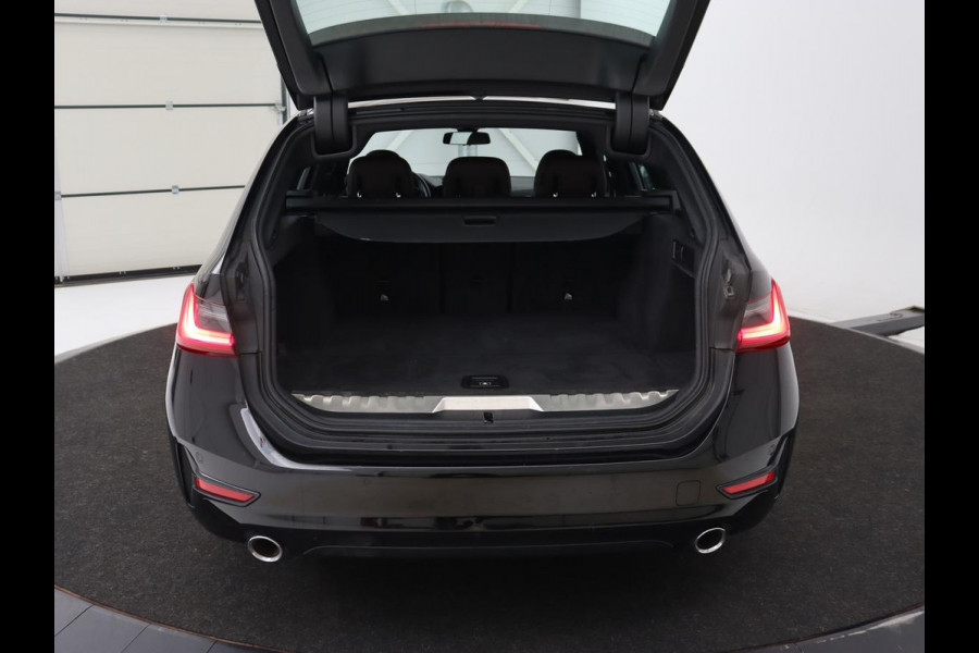 BMW 3-serie 330e eDrive Edition | Leder | Adaptive cruise | Stoelverwarming | Camera | Sport Line | Carplay | Sportstoelen | Live Cockpit | Keyless | Navigatie | Climate control