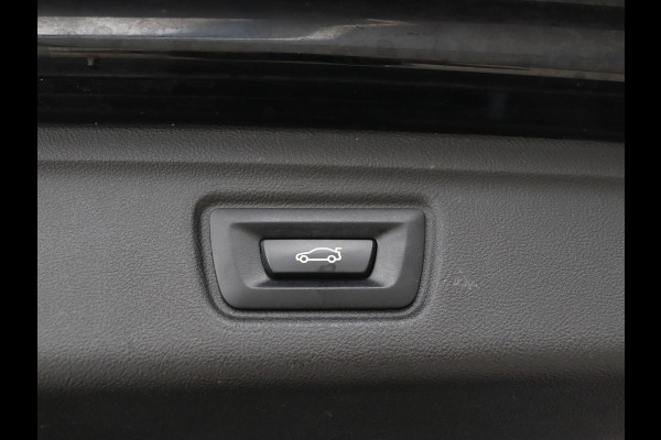 BMW 3-serie 330e eDrive Edition | Leder | Adaptive cruise | Stoelverwarming | Camera | Sport Line | Carplay | Sportstoelen | Live Cockpit | Keyless | Navigatie | Climate control