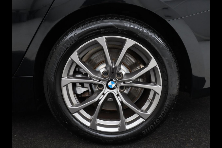 BMW 3-serie 330e eDrive Edition | Leder | Adaptive cruise | Stoelverwarming | Camera | Sport Line | Carplay | Sportstoelen | Live Cockpit | Keyless | Navigatie | Climate control