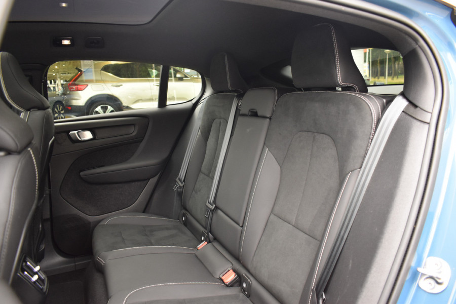 Volvo C40 Recharge Twin Intro Edition 78 kWh | 20" LMV | Getint glas | Panaoramadak  | Elektrische Stoelen | 404PK