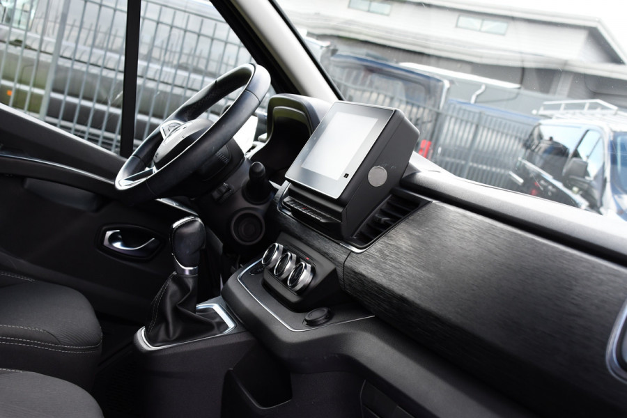 Renault Trafic 2.0 dCi 150 T30 L2H1 Luxe Black Edition Camera, Cruise, Carplay, 150pk, Clima, Automaat, Keyless, LED, Trekhaak, Uniek!