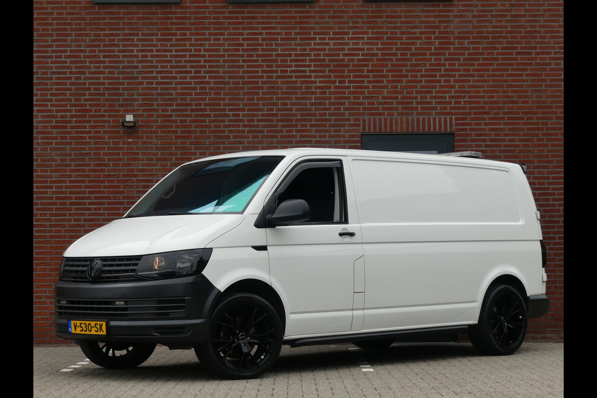 Volkswagen Transporter 2.0 TDI L2 102PK Airco/Trekhaak/PDC Volkswagen Transporter 2.0 TDI L2 102PK Airco/Trekhaak/PDC