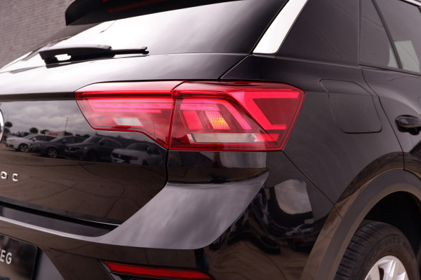 Volkswagen T-Roc 1.5 TSI Sport | LED | Trekhaak | Carplay | Camera | PDC