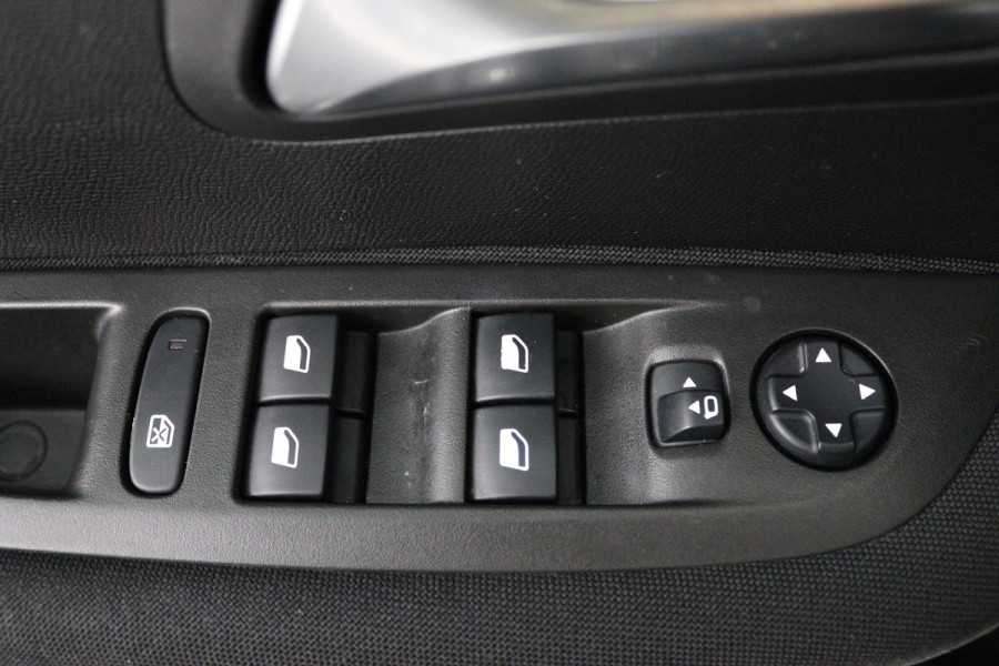 Peugeot 208 1.2 PureTech Blue Lease Active (PARKEERSENSOREN ACHTER, NAVIGATIE, BLUETOOTH, NL-AUTO, GOED ONDERHOUDEN)
