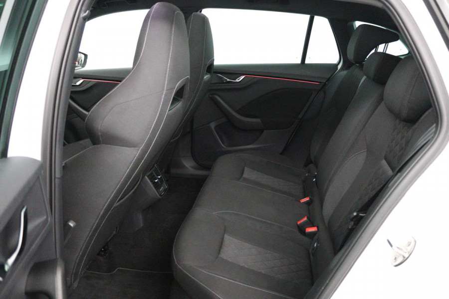 Škoda SCALA 1.0 TSI Sport Business (STOELVERWARMING, CRUISE CONTROL, PARKEERSENSOREN, NAVIGATIE, AUTOMAAT)