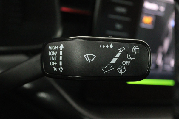 Škoda SCALA 1.0 TSI Sport Business (STOELVERWARMING, CRUISE CONTROL, PARKEERSENSOREN, NAVIGATIE, AUTOMAAT)
