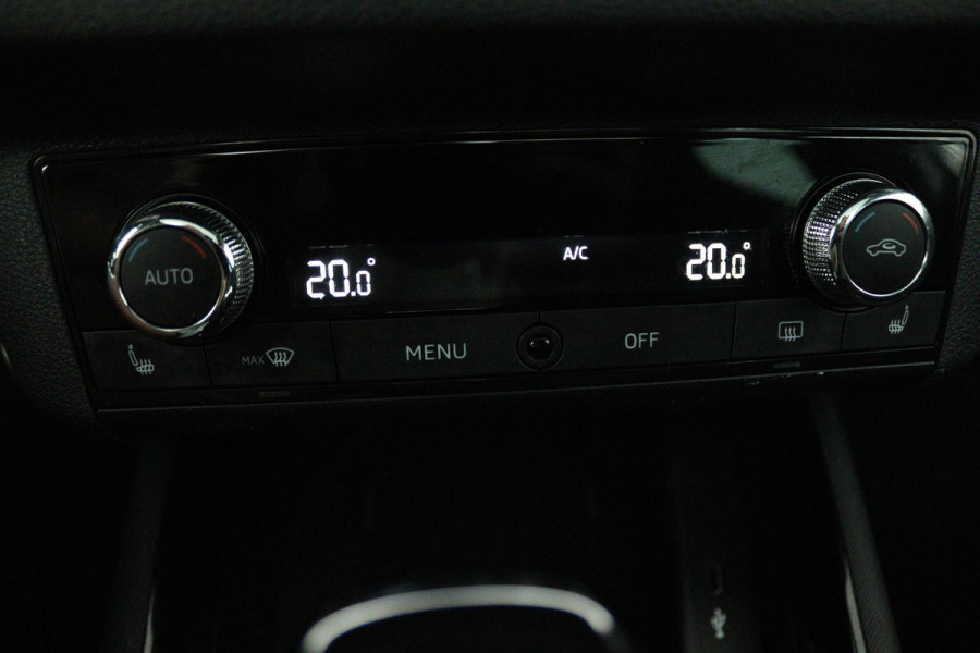 Škoda SCALA 1.0 TSI Sport Business (STOELVERWARMING, CRUISE CONTROL, PARKEERSENSOREN, NAVIGATIE, AUTOMAAT)