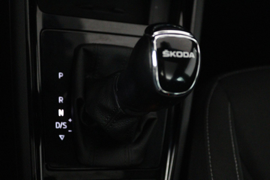 Škoda SCALA 1.0 TSI Sport Business (STOELVERWARMING, CRUISE CONTROL, PARKEERSENSOREN, NAVIGATIE, AUTOMAAT)