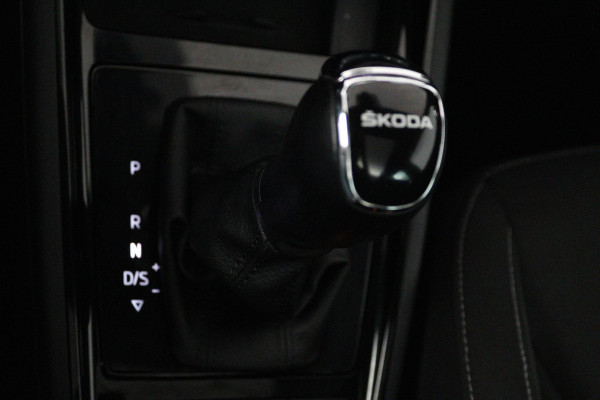 Škoda SCALA 1.0 TSI Sport Business (STOELVERWARMING, CRUISE CONTROL, PARKEERSENSOREN, NAVIGATIE, AUTOMAAT)