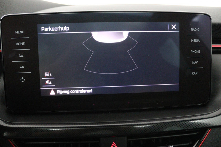 Škoda SCALA 1.0 TSI Sport Business (STOELVERWARMING, CRUISE CONTROL, PARKEERSENSOREN, NAVIGATIE, AUTOMAAT)