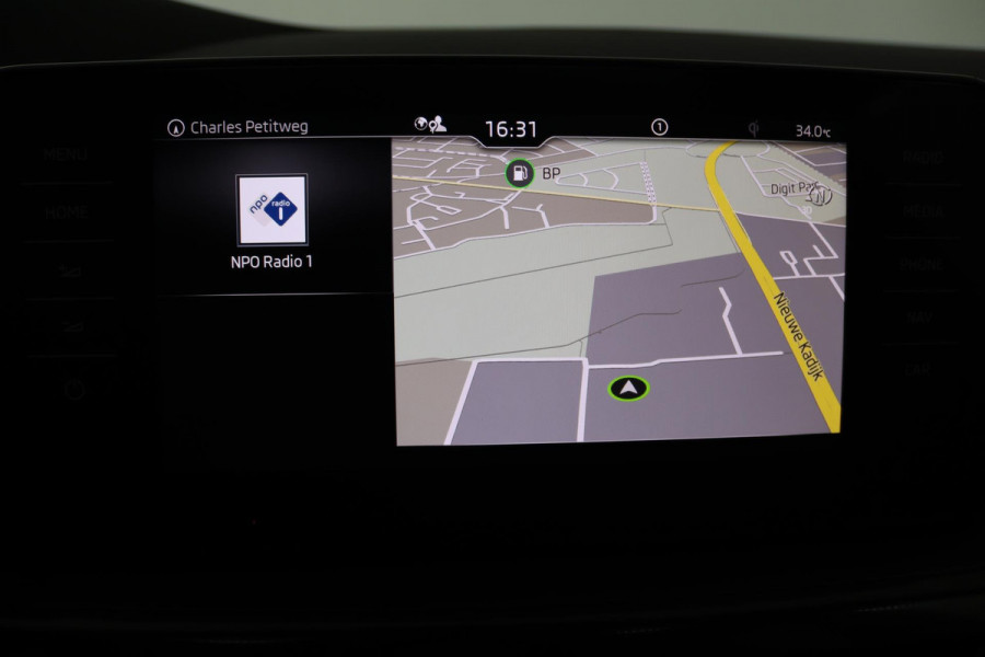 Škoda SCALA 1.0 TSI Sport Business (STOELVERWARMING, CRUISE CONTROL, PARKEERSENSOREN, NAVIGATIE, AUTOMAAT)