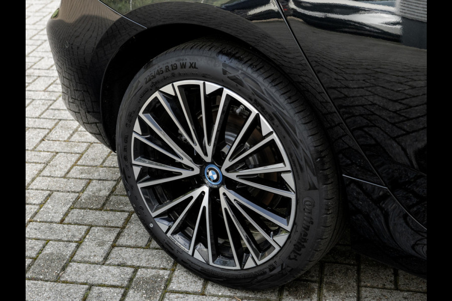 BMW 2 Serie Active Tourer 225e xDrive M-Sport - Pano - Head-up - Harman Kardon