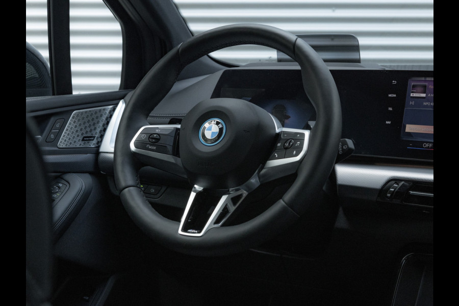 BMW 2 Serie Active Tourer 225e xDrive M-Sport - Pano - Head-up - Harman Kardon