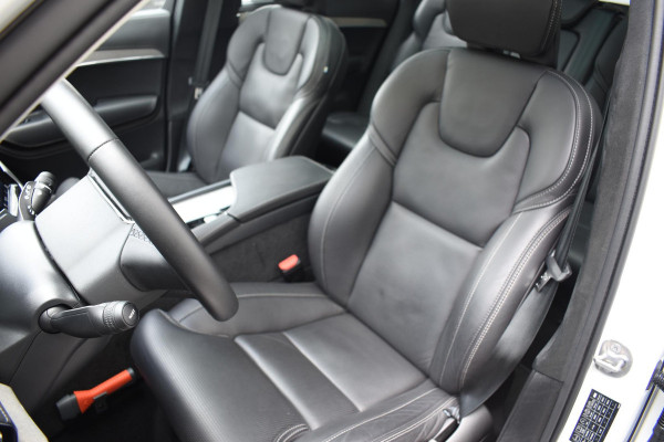 Volvo XC90 T8 455PK Automaat AWD Ultimate Dark / Bowers & Wilkins / Luchtvering / Head Up Display / 360 Camera / Massagestoelen / Gelaagde Zijruiten / Trekhaak /