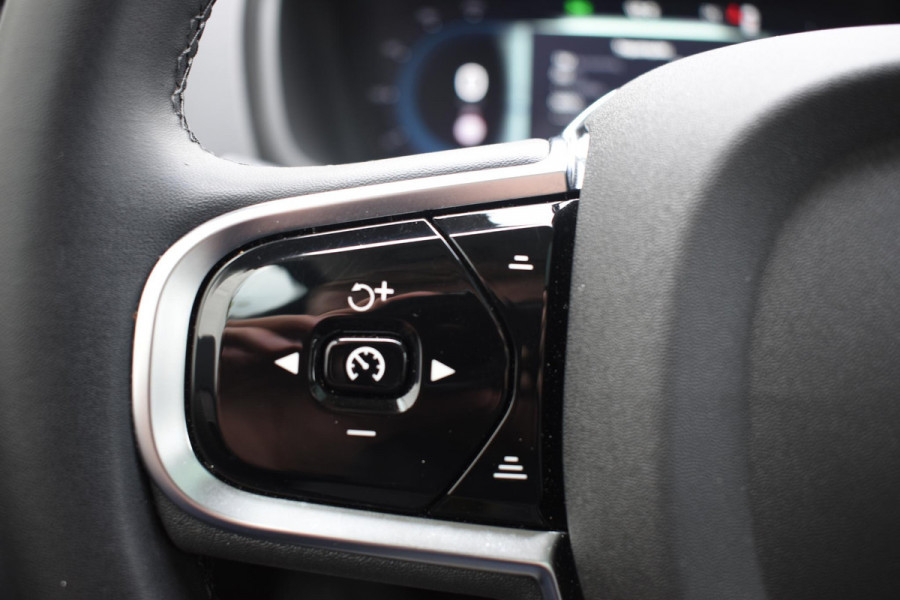Volvo XC90 T8 455PK Automaat AWD Ultimate Dark / Bowers & Wilkins / Luchtvering / Head Up Display / 360 Camera / Massagestoelen / Gelaagde Zijruiten / Trekhaak /