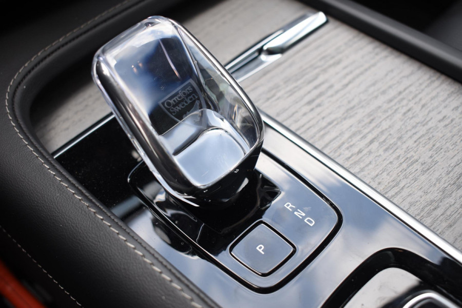 Volvo XC90 T8 455PK Automaat AWD Ultimate Dark / Bowers & Wilkins / Luchtvering / Head Up Display / 360 Camera / Massagestoelen / Gelaagde Zijruiten / Trekhaak /