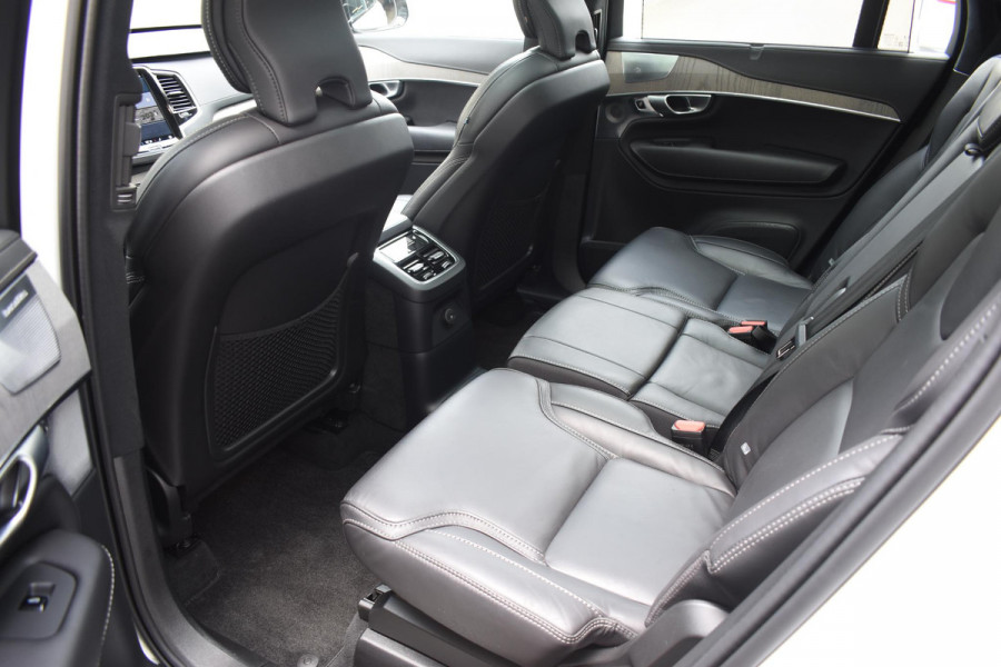 Volvo XC90 T8 455PK Automaat AWD Ultimate Dark / Bowers & Wilkins / Luchtvering / Head Up Display / 360 Camera / Massagestoelen / Gelaagde Zijruiten / Trekhaak /