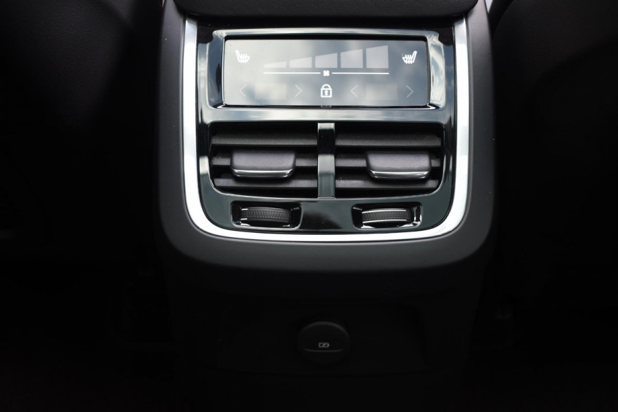 Volvo XC90 T8 455PK Automaat AWD Ultimate Dark / Bowers & Wilkins / Luchtvering / Head Up Display / 360 Camera / Massagestoelen / Gelaagde Zijruiten / Trekhaak /