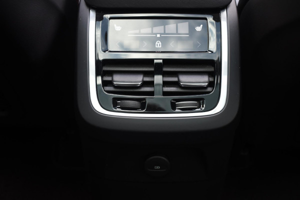 Volvo XC90 T8 455PK Automaat AWD Ultimate Dark / Bowers & Wilkins / Luchtvering / Head Up Display / 360 Camera / Massagestoelen / Gelaagde Zijruiten / Trekhaak /