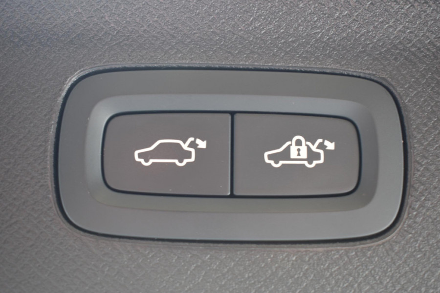 Volvo XC90 T8 455PK Automaat AWD Ultimate Dark / Bowers & Wilkins / Luchtvering / Head Up Display / 360 Camera / Massagestoelen / Gelaagde Zijruiten / Trekhaak /
