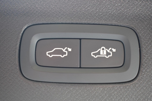 Volvo XC90 T8 455PK Automaat AWD Ultimate Dark / Bowers & Wilkins / Luchtvering / Head Up Display / 360 Camera / Massagestoelen / Gelaagde Zijruiten / Trekhaak /