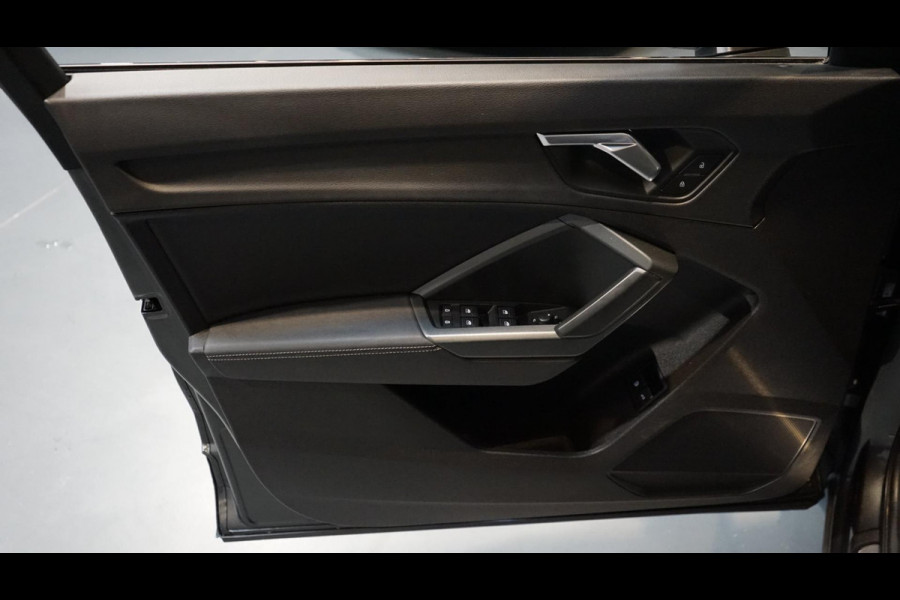 Audi Q3 45 TFSIe 3x S-Line BLACK OPTIK AUTOMAAT-20 INCH-ACC-AUDI SOUND-CAMERA-CARPLAY-ELEKTRISCHE STOELEN-KEYLESS-MATRIX-TREKHAAK