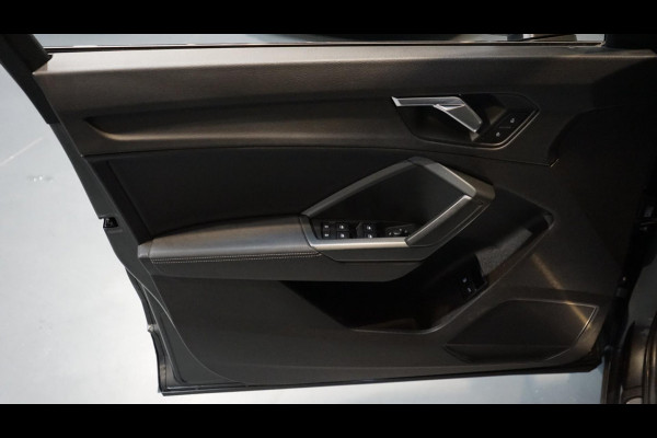 Audi Q3 45 TFSIe 3x S-Line BLACK OPTIK AUTOMAAT-20 INCH-ACC-AUDI SOUND-CAMERA-CARPLAY-ELEKTRISCHE STOELEN-KEYLESS-MATRIX-TREKHAAK
