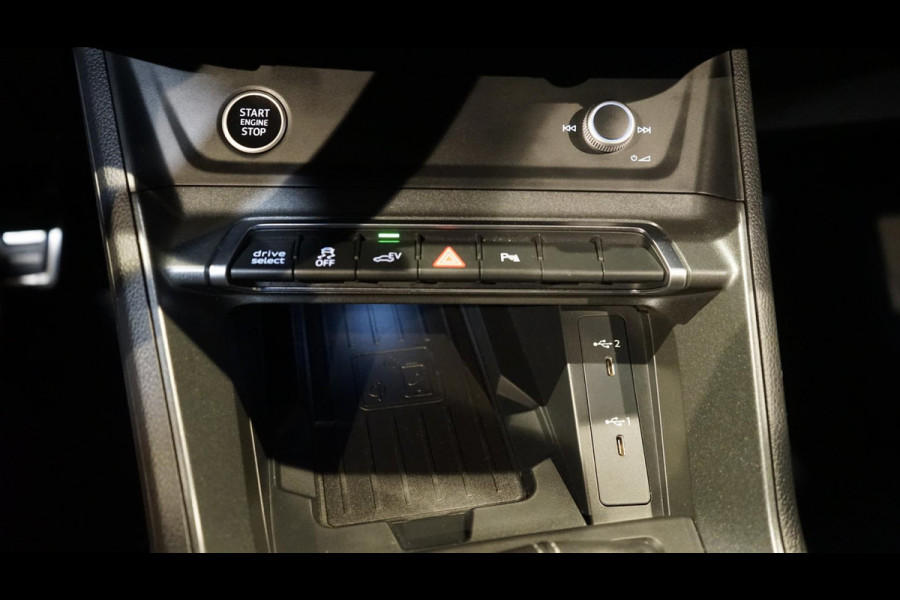 Audi Q3 45 TFSIe 3x S-Line BLACK OPTIK AUTOMAAT-20 INCH-ACC-AUDI SOUND-CAMERA-CARPLAY-ELEKTRISCHE STOELEN-KEYLESS-MATRIX-TREKHAAK