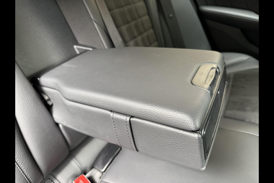Mercedes-Benz C-Klasse Estate 180 AMG Automaat | Night Pakket | Trekhaak afneembaar | Stoelverwarming | Achteruitrijcamera | LED verlichting | Apple Ca