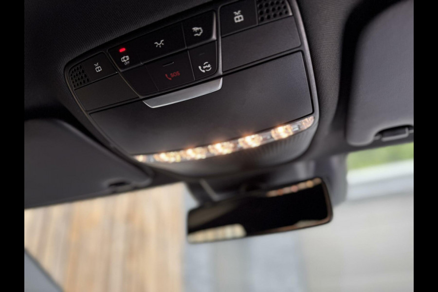 Mercedes-Benz C-Klasse Estate 180 AMG Automaat | Night Pakket | Trekhaak afneembaar | Stoelverwarming | Achteruitrijcamera | LED verlichting | Apple Ca