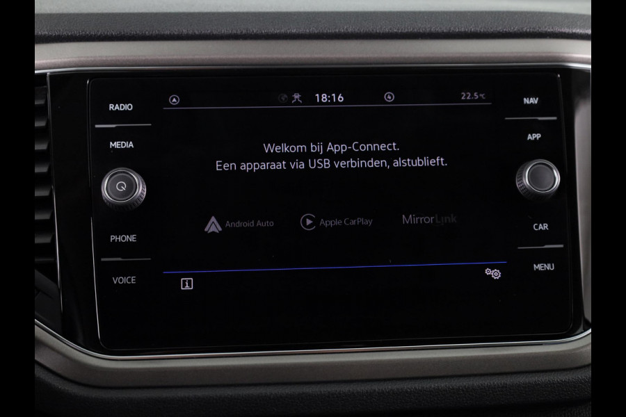 Volkswagen T-Roc 1.5 TSI Style 150 pk Automaat (DSG) | Navigatie via App | Parkeersensoren | Achteruitrijcamera | Adaptieve cruise control | Apple Carplay/Android Auto |