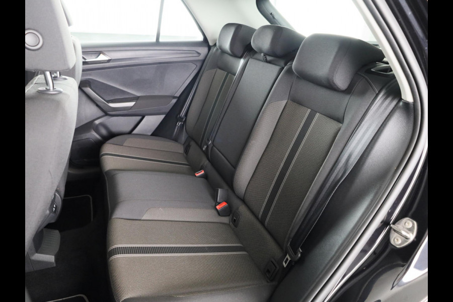 Volkswagen T-Roc 1.5 TSI Style 150 pk Automaat (DSG) | Navigatie via App | Parkeersensoren | Achteruitrijcamera | Adaptieve cruise control | Apple Carplay/Android Auto |