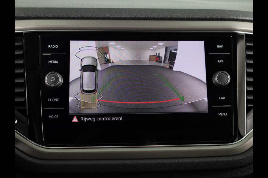 Volkswagen T-Roc 1.5 TSI Style 150 pk Automaat (DSG) | Navigatie via App | Parkeersensoren | Achteruitrijcamera | Adaptieve cruise control | Apple Carplay/Android Auto |