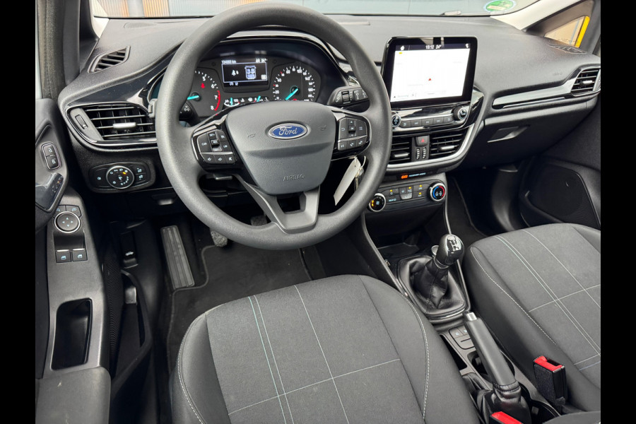 Ford Fiesta 1.1 * Airco * Cruise * Rijstrooksensor * Connected Services *