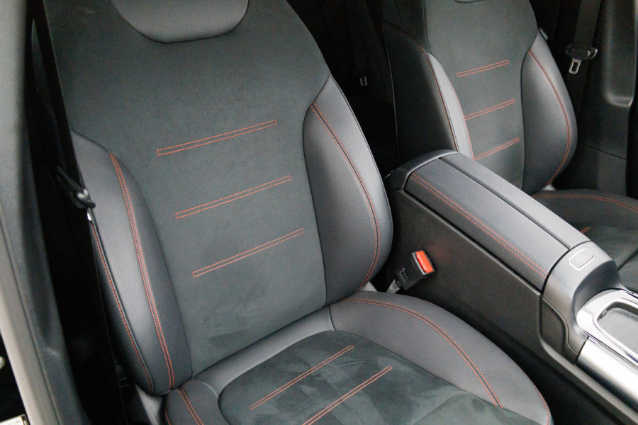 Mercedes-Benz GLA 250 e AMG Line Star Edition 218 PK | Face-lift | Nightpakket | Achteruitrijcamera | Sfeerverlichting All-season, Electrische achterklep, Keyless, Adaptive cruise, Draadloze tel.lader
