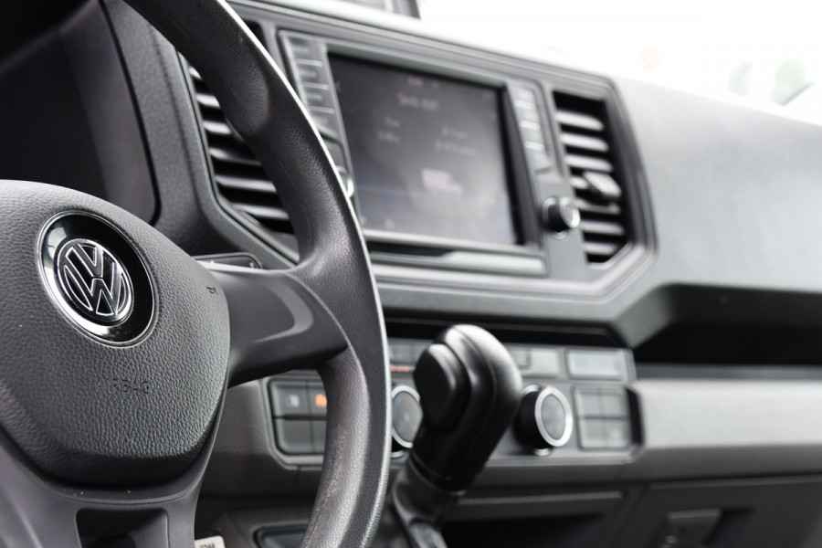 Volkswagen Crafter 35 2.0 TDI L3H3 Black Edition Cruise, Camera, Carplay, 177PK, Automaat, Sensoren, Multimedia, LED, Trekhaak, Uniek!