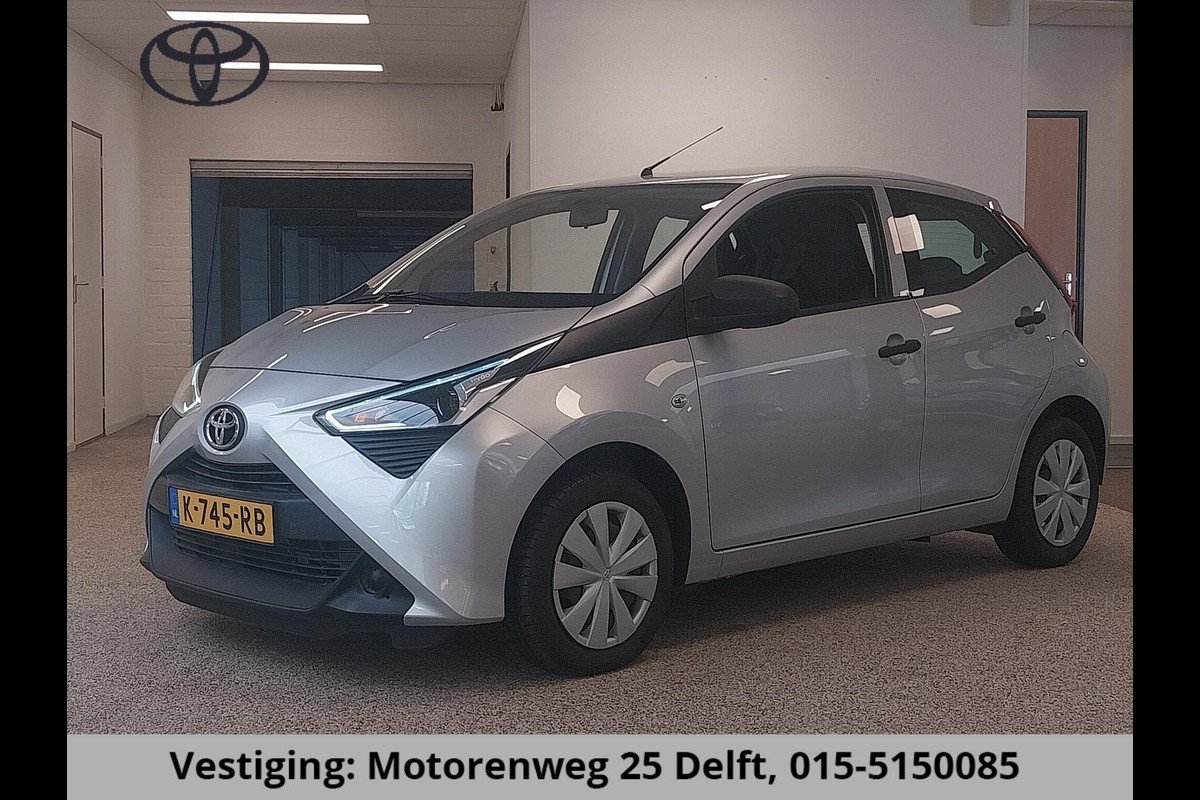 Toyota Aygo 1.0 VVT-i X SILVERLINE FUN CARPLAY NAVI AIRCO.5 DRS .GARANTIE TOT 2031 ! Toyota Aygo 1.0 VVT-i X SILVERLINE FUN CARPLAY NAVI AIRCO.5 DRS .GARANTIE TOT 2031 !