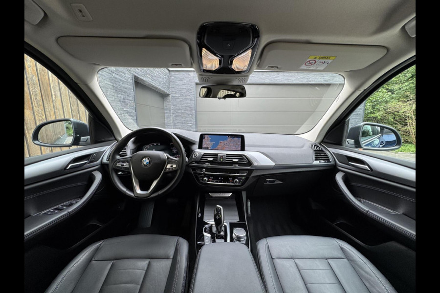 BMW X3 xDrive30e Automaat | Stoelverwarming | Leer | 20 inch lichtmetalen velgen | LED verlichting | Apple CarPlay | Cruise control | C