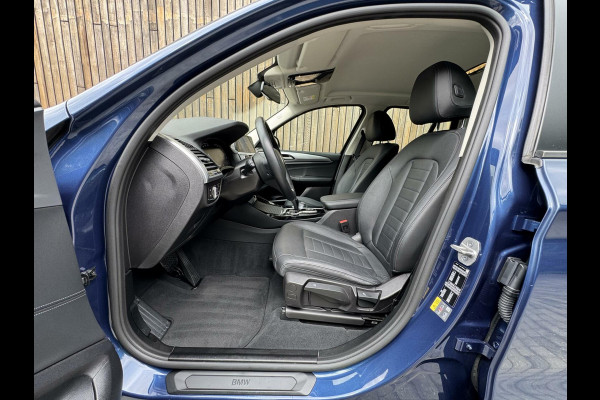 BMW X3 xDrive30e Automaat | Stoelverwarming | Leer | 20 inch lichtmetalen velgen | LED verlichting | Apple CarPlay | Cruise control | C