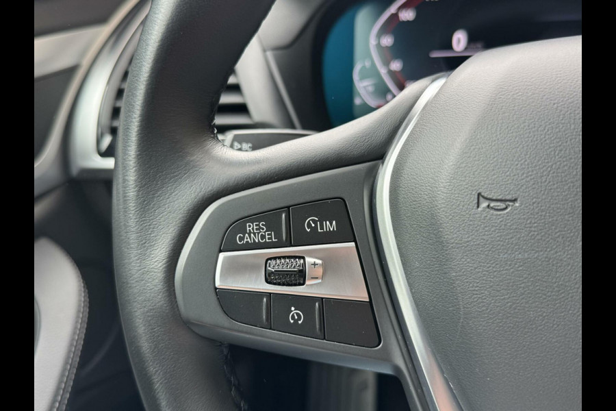 BMW X3 xDrive30e Automaat | Stoelverwarming | Leer | 20 inch lichtmetalen velgen | LED verlichting | Apple CarPlay | Cruise control | C