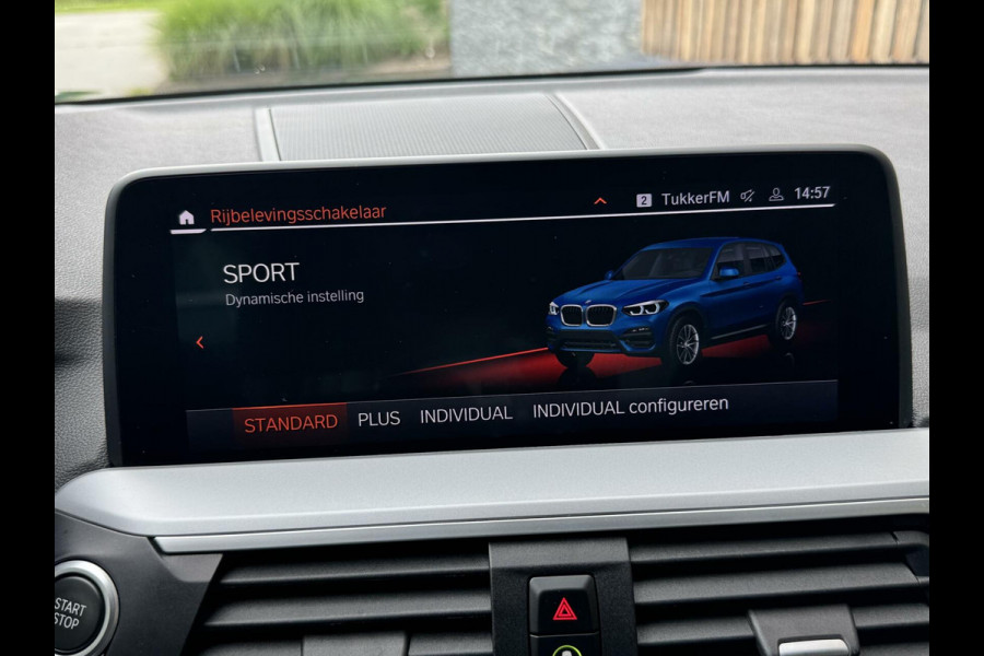BMW X3 xDrive30e Automaat | Stoelverwarming | Leer | 20 inch lichtmetalen velgen | LED verlichting | Apple CarPlay | Cruise control | C