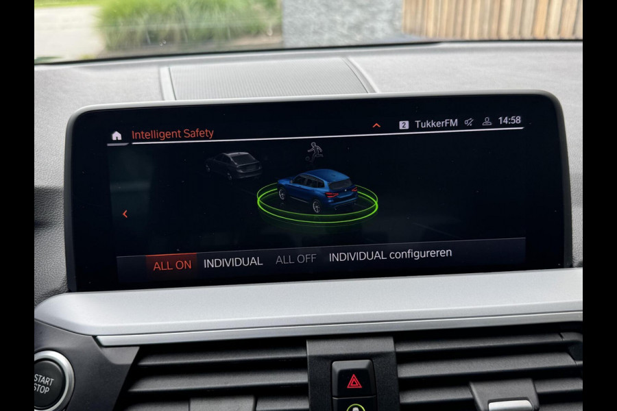 BMW X3 xDrive30e Automaat | Stoelverwarming | Leer | 20 inch lichtmetalen velgen | LED verlichting | Apple CarPlay | Cruise control | C