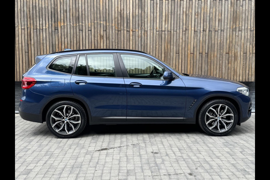 BMW X3 xDrive30e Automaat | Stoelverwarming | Leer | 20 inch lichtmetalen velgen | LED verlichting | Apple CarPlay | Cruise control | C