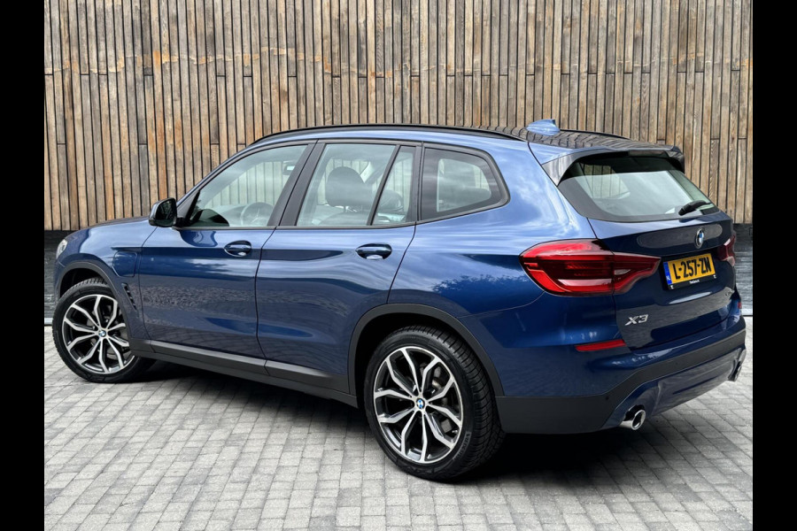 BMW X3 xDrive30e Automaat | Stoelverwarming | Leer | 20 inch lichtmetalen velgen | LED verlichting | Apple CarPlay | Cruise control | C